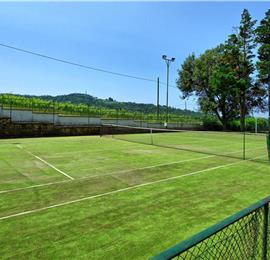 3 bedroom villa with pool and tennis court near Florence, sleeps 6